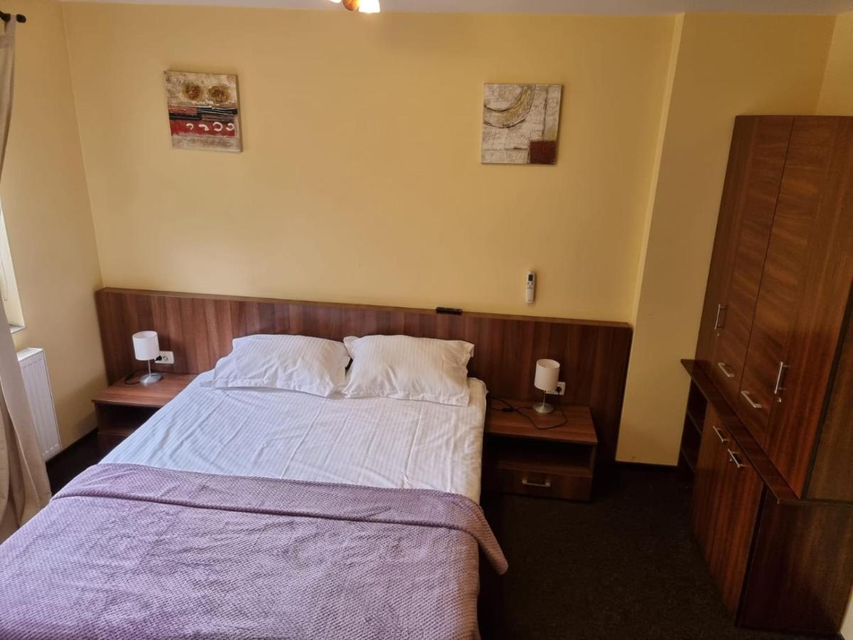 Casa Romana Apartamento Ploieşti Exterior foto